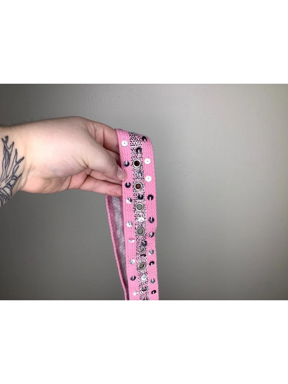 < Y2K Hot Pink Silver Sequin Embellished Adjustable Belt >